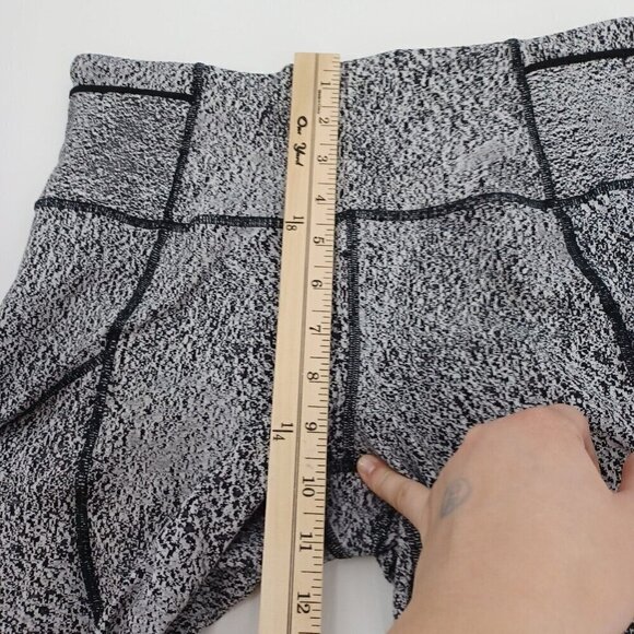Lululemon Outrun 17" Crop Leggings Power Luxtreme Spray Jacquard White/Black 8 - Picture 11 of 15